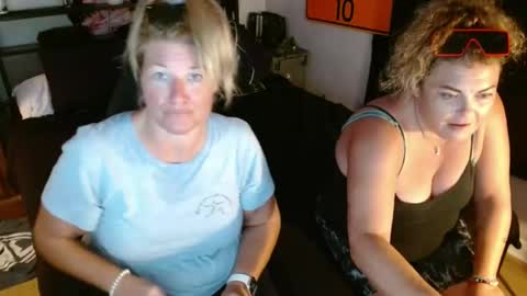 Snapshot of beachbum1417 chatting on 07.25.26 Shower Confessions online show from 07.25.26