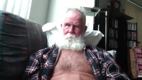 Snapshot of beardbushy chatting on 04.12.26 beardbushy online show from 04.12.26