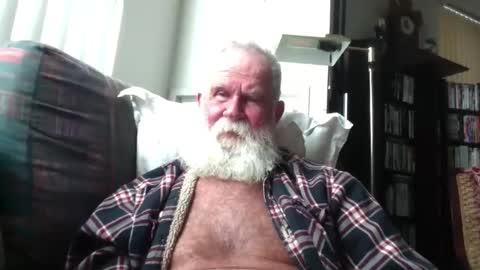 Snapshot of beardbushy chatting on 04.13.26 beardbushy online show from 04.13.26