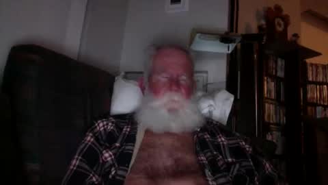 Snapshot of beardbushy chatting on 04.21.26 beardbushy online show from 04.21.26