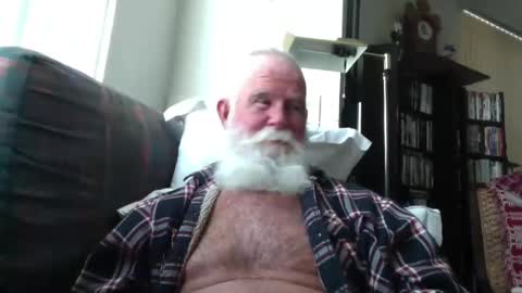 Snapshot of beardbushy chatting on 04.26.26 beardbushy online show from 04.26.26