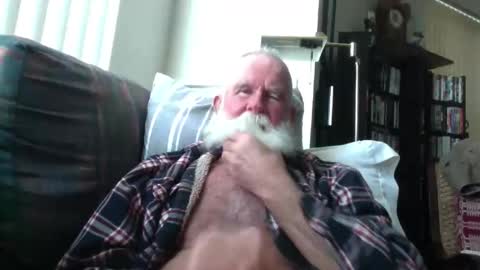 Snapshot of beardbushy chatting on 05.04.26 beardbushy online show from 05.04.26
