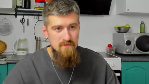 Snapshot of bearded_legend chatting on 09.19.25 Zeus online show from 09.19.25