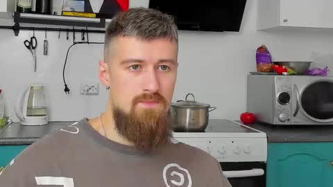 Snapshot of bearded_legend chatting on 09.25.25 Zeus online show from 09.25.25