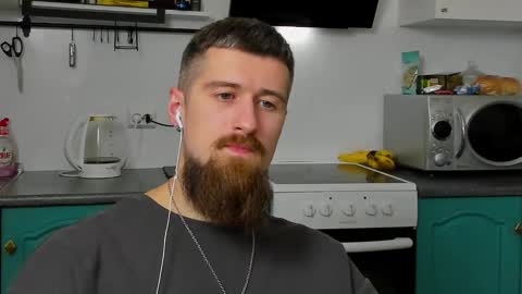 Snapshot of bearded_legend chatting on 10.17.25 Zeus online show from 10.17.25