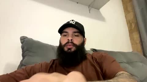 Snapshot of beardmax chatting on 05.12.26 Min online show from 05.12.26