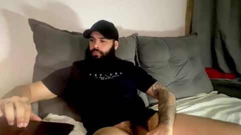 Snapshot of beardmax chatting on 06.08.26 Min online show from 06.08.26