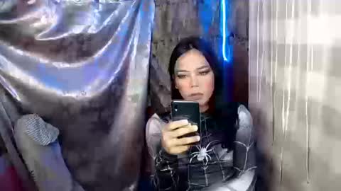 Snapshot of beatrice_luna chatting on 12.18.25 beatrice_luna online show from 12.18.25
