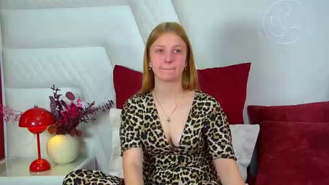 Snapshot of beatricebinoche chatting on 10.14.25 Beatrice online show from 10.14.25