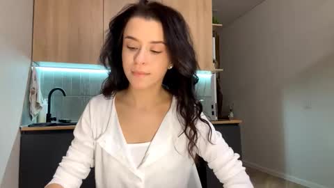 Snapshot of beatriceesmond chatting on 10.15.25 Katie online show from 10.15.25