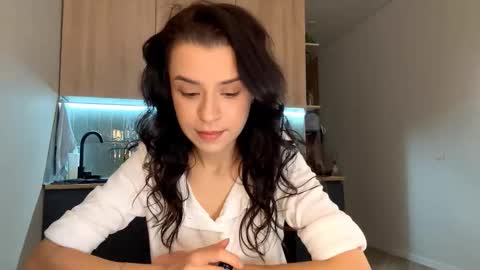 Snapshot of beatriceesmond chatting on 10.21.25 Katie online show from 10.21.25