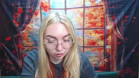 Snapshot of beatriceflyy chatting on 11.18.25 BeatriceFlyy online show from 11.18.25