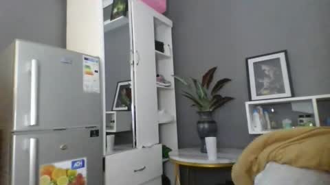 Snapshot of beautie699392 chatting on 09.28.25 Lil stunner online show from 09.28.25