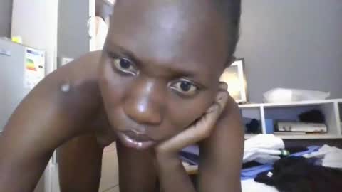 Snapshot of beautie699392 chatting on 12.05.25 Lil stunner online show from 12.05.25