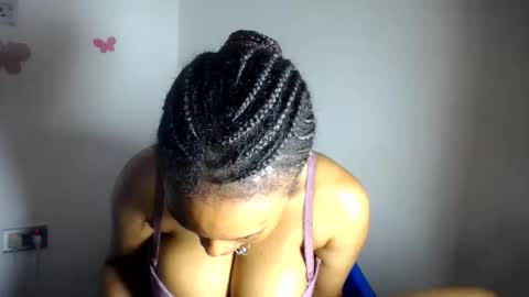 Snapshot of beautiful_moanna chatting on 05.25.26 moanna online show from 05.25.26