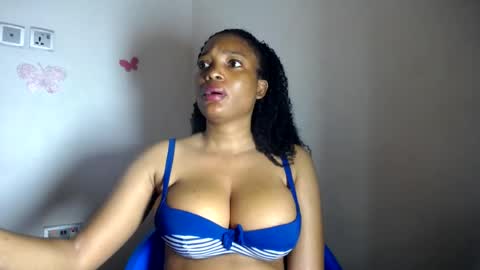 Snapshot of beautiful_moanna chatting on 06.27.26 moanna online show from 06.27.26