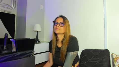 Snapshot of beautifull_wild_girl chatting on 01.20.25 maria online show from 01.20.25