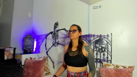Snapshot of beautifull_wild_girl chatting on 10.20.25 maria online show from 10.20.25