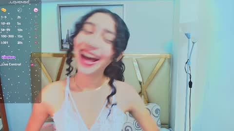 Snapshot of beautifulskinny18 chatting on 01.03.25 Shalom online show from 01.03.25