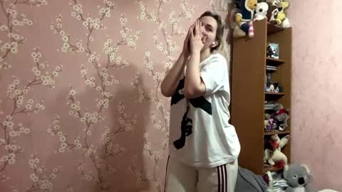 Mia online show from 04.25.26