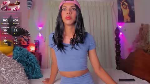 Snapshot of beauty_doll01 chatting on 09.22.25 Leydi  online show from 09.22.25