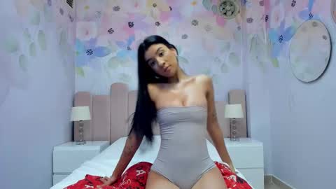 Snapshot of beautydoll__ chatting on 10.11.25 Lucy online show from 10.11.25