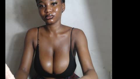 Snapshot of beautyslut1 chatting on 07.18.26 beautyslut1 online show from 07.18.26