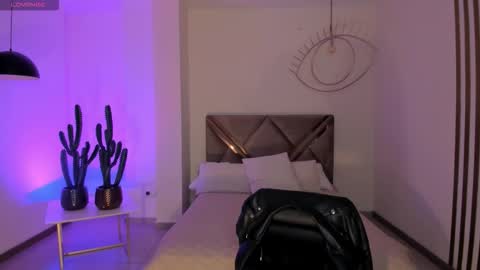 Snapshot of beccabaxter chatting on 10.12.25 Am Becca online show from 10.12.25