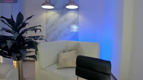 Snapshot of beccabaxter chatting on 11.08.25 Am Becca online show from 11.08.25