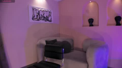 Snapshot of beccabaxter chatting on 11.18.25 Am Becca online show from 11.18.25