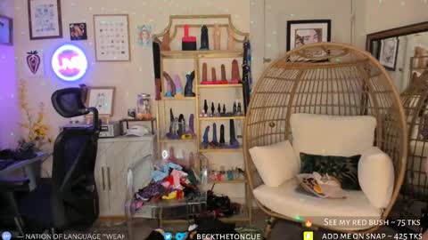 Snapshot of beckthetongue chatting on 09.13.25 Beck the tongue online show from 09.13.25