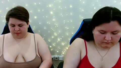 Snapshot of beckyandellen chatting on 07.29.26 BeckyAndEllen online show from 07.29.26
