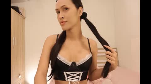 bee_thai online show from 12.06.24