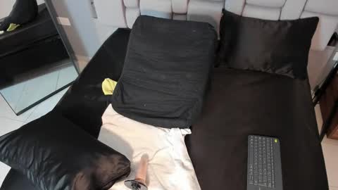 Bella online show from 12.14.25