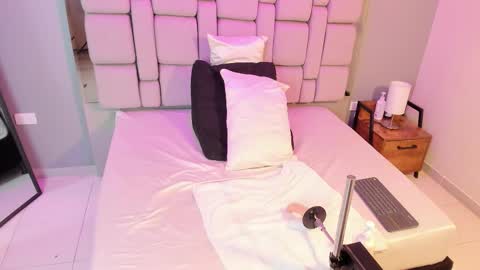 Bella online show from 12.15.25