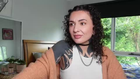 Snapshot of belen_osqura chatting on 05.27.26 Alt Aussie online show from 05.27.26