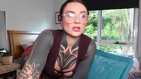 Snapshot of belen_osqura chatting on 06.17.26 Alt Aussie online show from 06.17.26