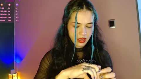 Snapshot of bell_art chatting on 11.08.25 online show from 11.08.25