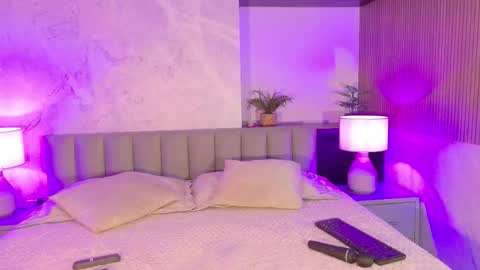 Snapshot of bella01_ chatting on 10.22.25 BELLA online show from 10.22.25