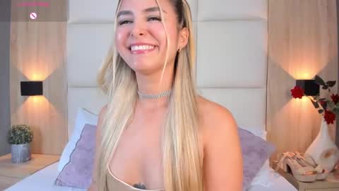 Snapshot of bella1207 chatting on 01.27.25 Bella cam online show from 01.27.25