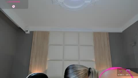 Snapshot of bella1207 chatting on 02.06.25 Bella cam online show from 02.06.25