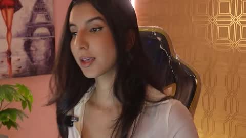 Snapshot of bella19__ chatting on 11.25.25 bella19 online show from 11.25.25