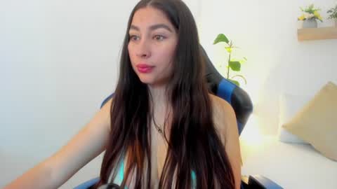 Snapshot of bella_99x chatting on 07.25.26 Bel 3 online show from 07.25.26