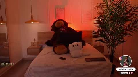 Snapshot of bella__donne chatting on 09.18.25 online show from 09.18.25