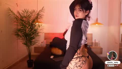 Snapshot of bella__donne chatting on 10.04.25 online show from 10.04.25