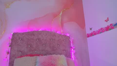 Snapshot of bella__sweets chatting on 02.13.25 Melanie online show from 02.13.25