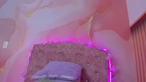 Snapshot of bella__sweets chatting on 11.26.25 Melanie online show from 11.26.25