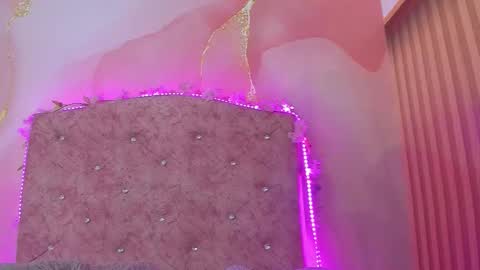 Snapshot of bella__sweets chatting on 12.19.25 Melanie online show from 12.19.25