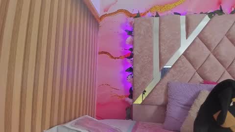 Snapshot of bella__sweets chatting on 02.02.26 Melanie online show from 02.02.26