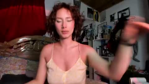 Snapshot of bella__w chatting on 07.24.26 Zia online show from 07.24.26